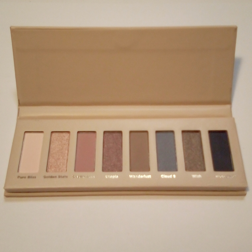 Ulta Beauty 8 Piece Eye Shadow Palette Matt and Shimmers